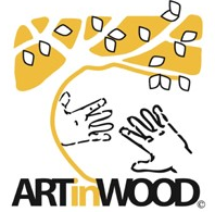 Logo ARTinWOOD: albero stilizzato con foglie gialle e due mani che si sfiorano sotto la chioma.